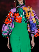 Body en satín estampado maxi floral multicolor con cuello cisne y mangas XL de Hannibal Laguna
