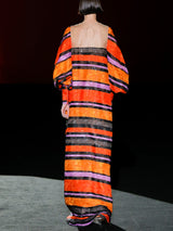 Vestido de noche realizado en gasa devoré estampada de rayas tipo A con escote cuadrado y mangas XL de Hannibal Laguna