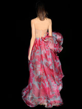 Vestido en organza corpiño bordado floral  y falda asimétrica de Hannibal Laguna.