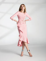 Vestido ANGORA de Hannibal Laguna Couture. Vestido corto en crepe rosa con falda asimétrica con volantes y escote barca.